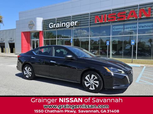 Used 2025 Nissan Altima 2.5 S image 1