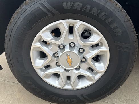 Used 2022 Chevrolet Silverado 2500 LTZ w/ LTZ Convenience Package image 12