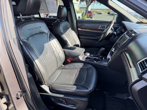 Used 2018 Ford Explorer Platinum AWD/4WD image 37