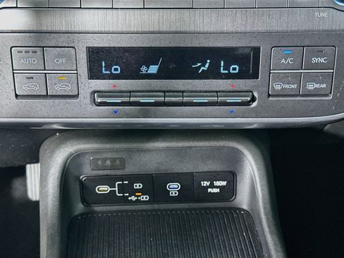 Used 2025 Hyundai Kona SEL FWD image 24