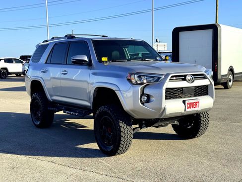 Used 2022 Toyota 4Runner SR5 Premium image 4