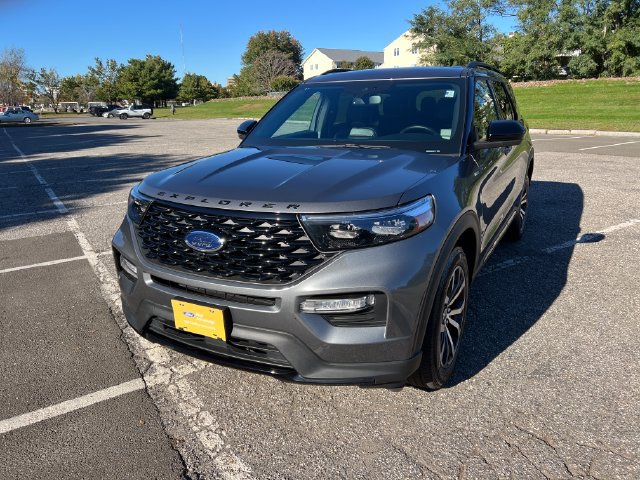 Used 2023 Ford Explorer ST-Line w/ Class IV Trailer Tow Package AWD/4WD image 4
