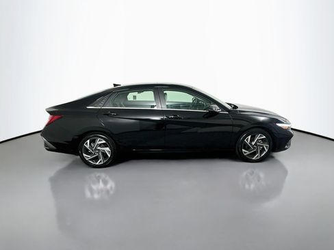 New 2026 Hyundai Elantra Limited FWD image 4