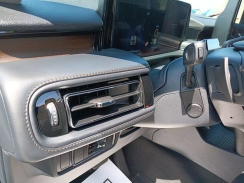 Used 2025 Lincoln Aviator Reserve w/ Equipment Group 201A AWD/4WD image 17