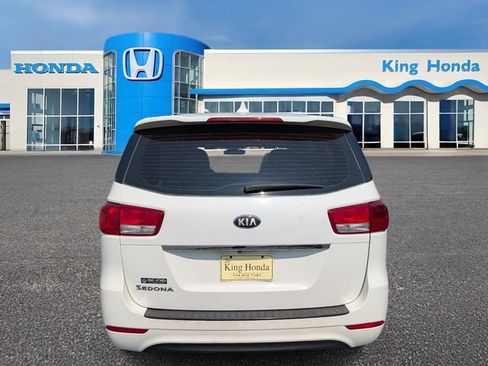 Used 2016 Kia Sedona L FWD image 9
