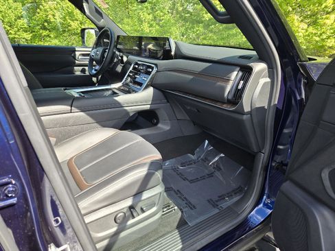Used 2025 Nissan Armada SL w/ Captain's Chari Seat Package AWD/4WD image 23