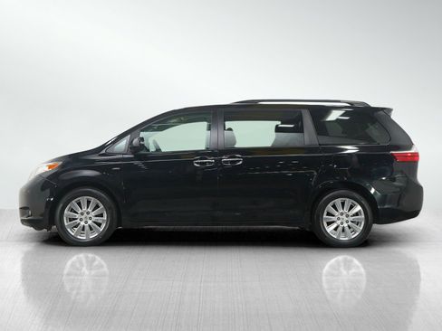 Used 2017 Toyota Sienna XLE image 2