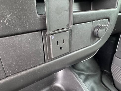 Used 2017 Chevrolet Express 2500 RWD image 20