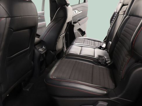 Used 2025 Ford Explorer ST-Line w/ ST-Line Street Pack AWD/4WD image 27