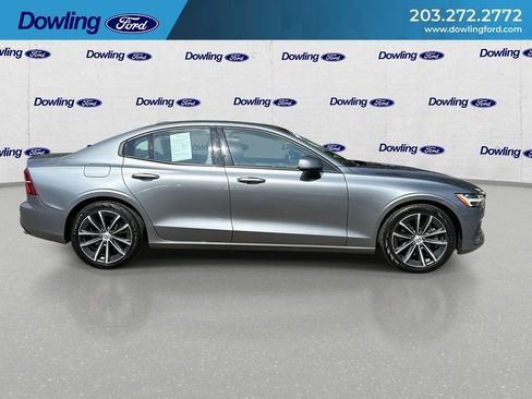 Used 2021 Volvo S60 T5 Momentum w/ Protection Package FWD image 9