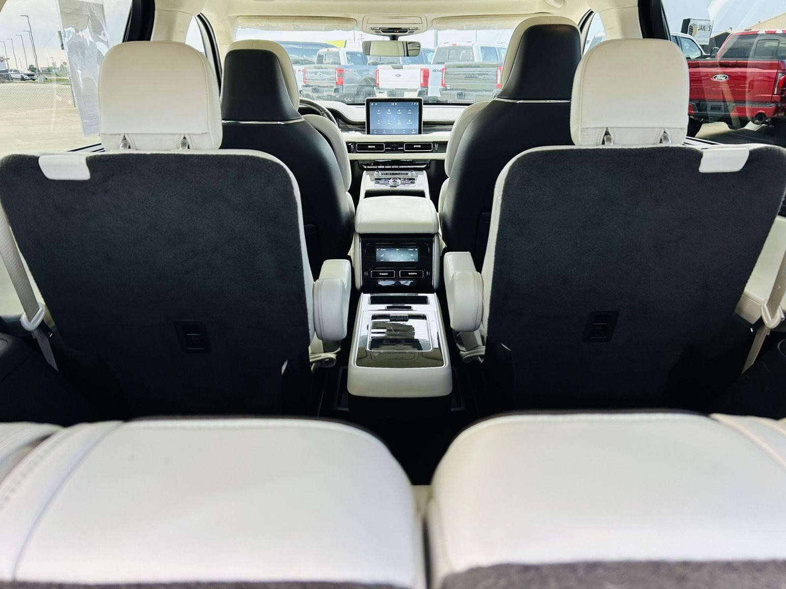 Used 2020 Lincoln Aviator Black Label w/ Class IV Trailer Tow Package AWD/4WD image 36