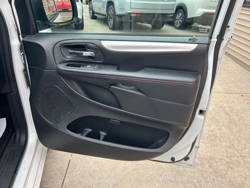 Used 2014 Dodge Grand Caravan R/T w/ Trailer Tow Group image 18