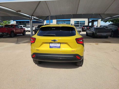 Used 2025 Chevrolet Trax RS w/ Sunroof Package FWD image 7