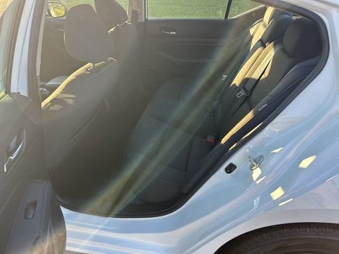 Used 2019 Nissan Altima 2.5 S FWD image 9