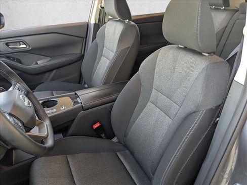 Used 2025 Nissan Rogue SV image 15