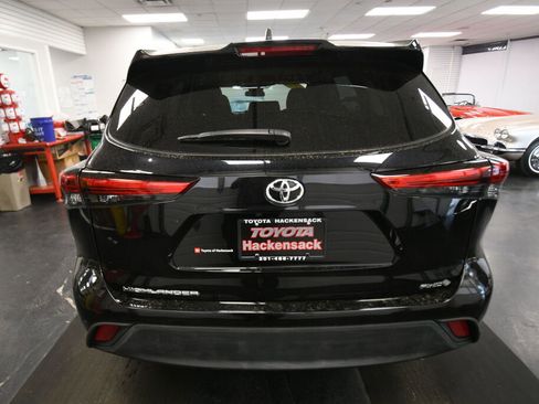 Used 2023 Toyota Highlander L AWD/4WD image 7