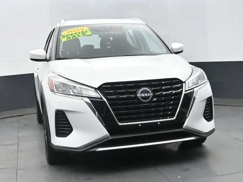 Used 2024 Nissan Kicks SV FWD image 3