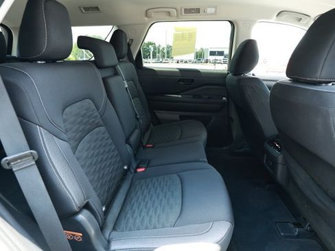 Used 2025 Nissan Pathfinder SV FWD image 28