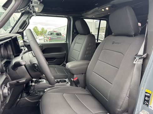 Used 2025 Jeep Wrangler Unlimited Sport AWD/4WD image 4