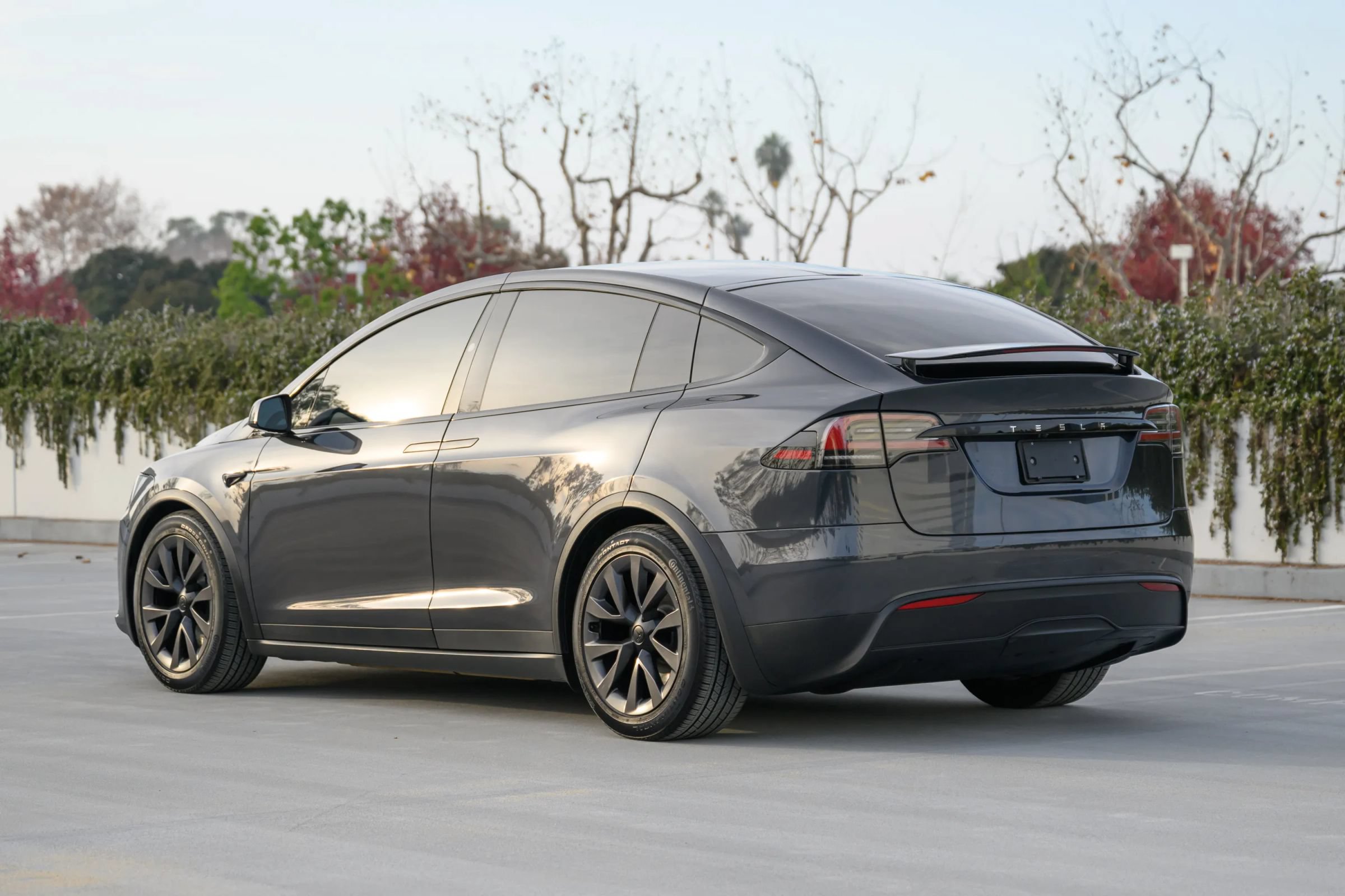 Used 2024 Tesla Model X AWD/4WD image 3
