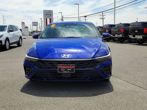 Used 2025 Hyundai Elantra SEL FWD image 3