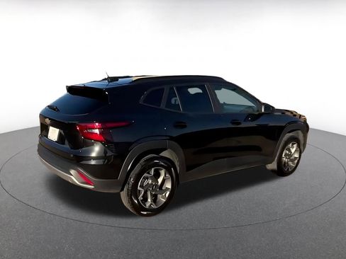 Used 2025 Chevrolet Trax LT image 12