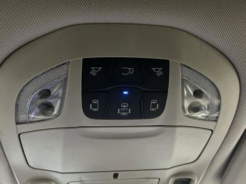 Used 2022 Chrysler Pacifica Limited w/ Uconnect Theater Family Group image 28