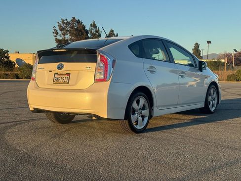 Used 2015 Toyota Prius Five image 7