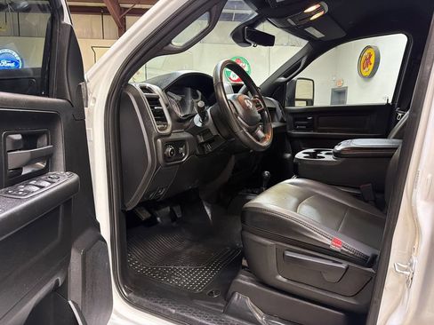 Used 2024 RAM 2500 Tradesman w/ Chrome Appearance Group AWD/4WD image 17