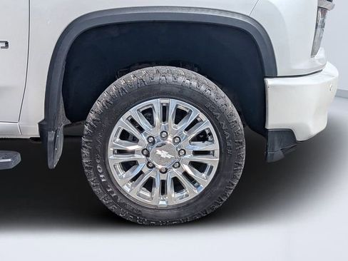 Used 2020 Chevrolet Silverado 2500 High Country w/ Z71 Off-Road Package image 11