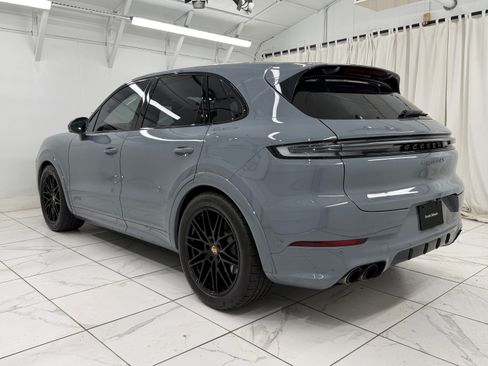 Certified 2025 Porsche Cayenne GTS AWD/4WD image 3
