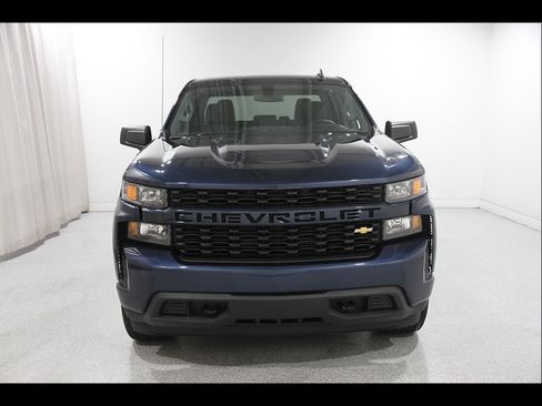 Used 2020 Chevrolet Silverado 1500 Custom w/ Custom Value Package AWD/4WD image 2