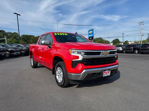 Used 2022 Chevrolet Silverado 1500 LT AWD/4WD image 2