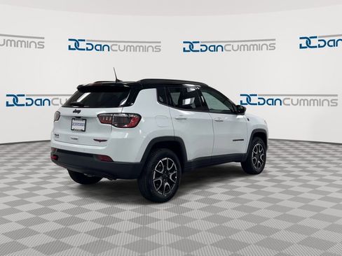 Used 2025 Jeep Compass Trailhawk AWD/4WD image 8