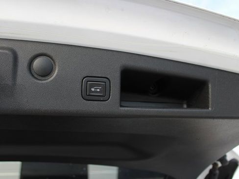 Used 2021 Chevrolet Equinox LT w/ Driver Convenience Package image 8