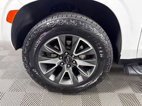 Used 2023 Chevrolet Tahoe Z71 w/ Luxury Package AWD/4WD image 11