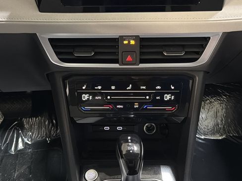 New 2026 Volkswagen Taos SE AWD/4WD image 32