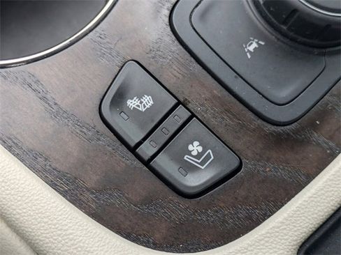 Used 2021 GMC Acadia Denali w/ Denali Technology Package image 25