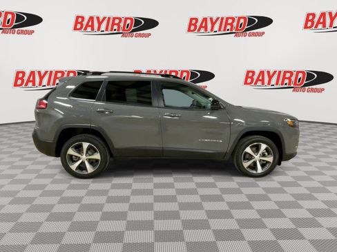 Used 2022 Jeep Cherokee Limited image 9