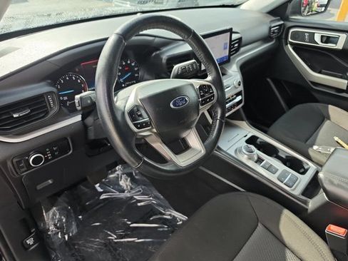 Certified 2023 Ford Explorer XLT RWD image 21