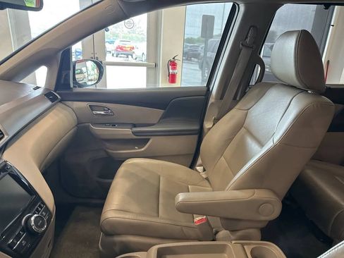 Used 2016 Honda Odyssey Touring Elite image 23