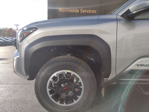 Used 2025 Toyota Tacoma TRD Off-Road image 11