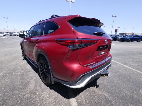 Used 2023 Toyota Highlander XSE AWD/4WD image 8