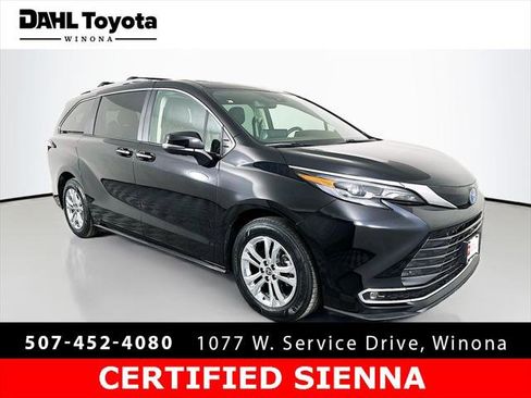 Certified 2024 Toyota Sienna Platinum image 1