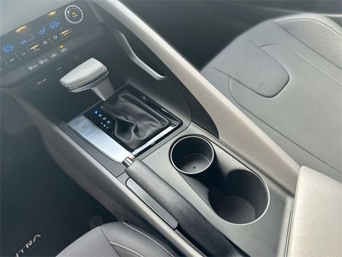 Used 2023 Hyundai Elantra SEL w/ Cargo Package image 21