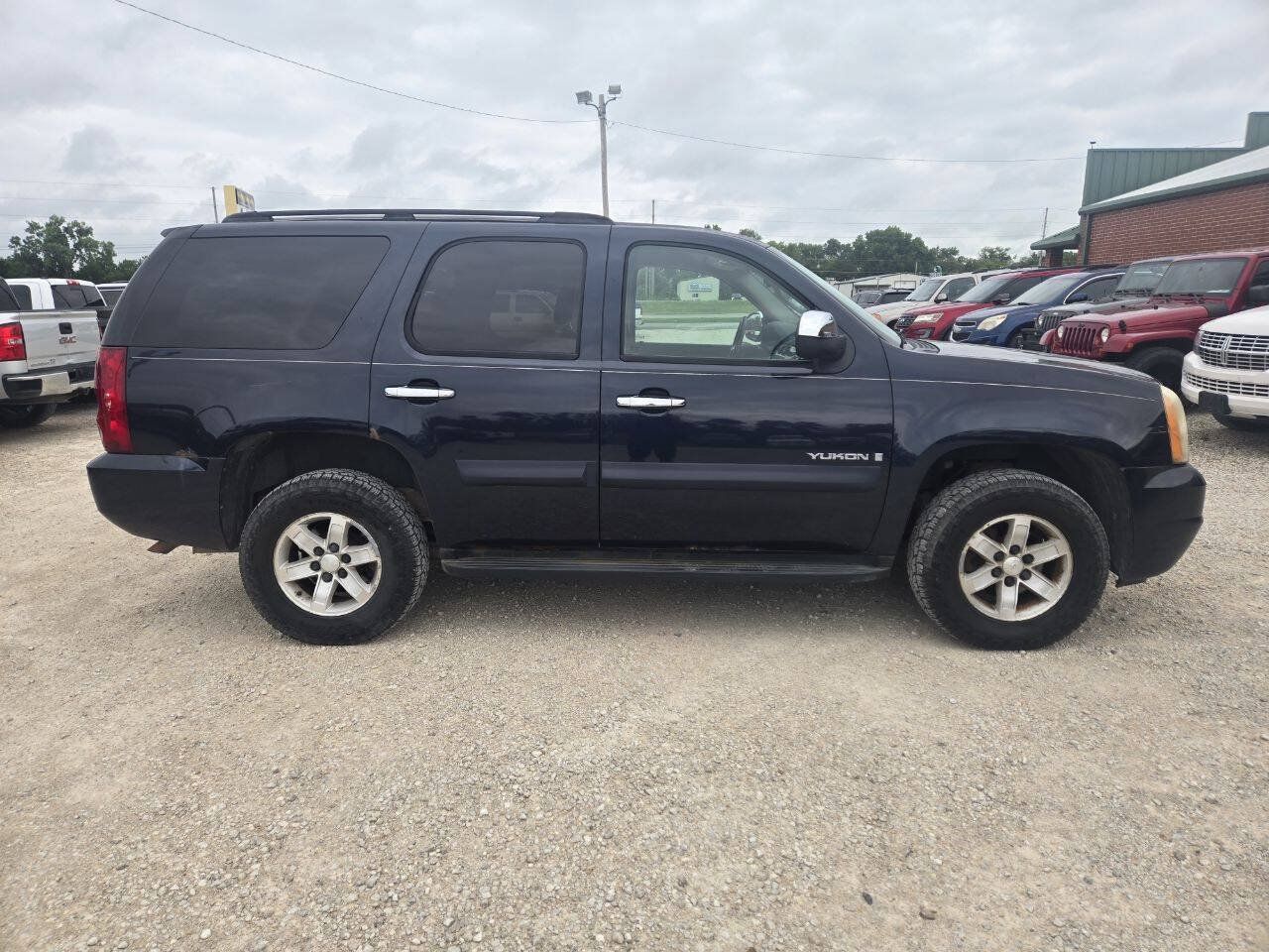 Used 2007 GMC Yukon SLE AWD/4WD image 2