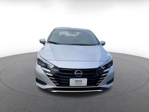 Used 2025 Nissan Versa SV image 4