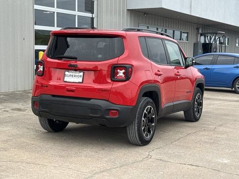 Used 2023 Jeep Renegade Latitude AWD/4WD image 3