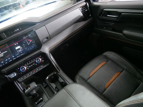 Used 2023 GMC Sierra 1500 AT4 w/ AT4 Premium Package AWD/4WD image 11