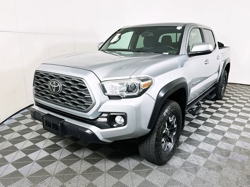 Used 2022 Toyota Tacoma TRD Off-Road AWD/4WD image 7